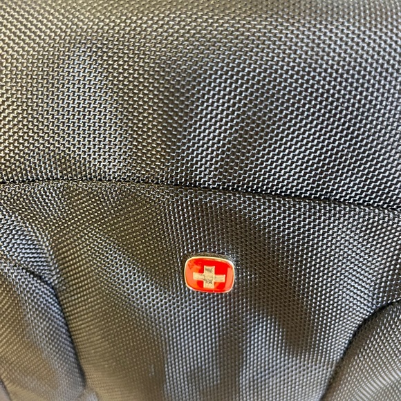 SwissGear Black Travel Toiletry Bag - Picture 5 of 12